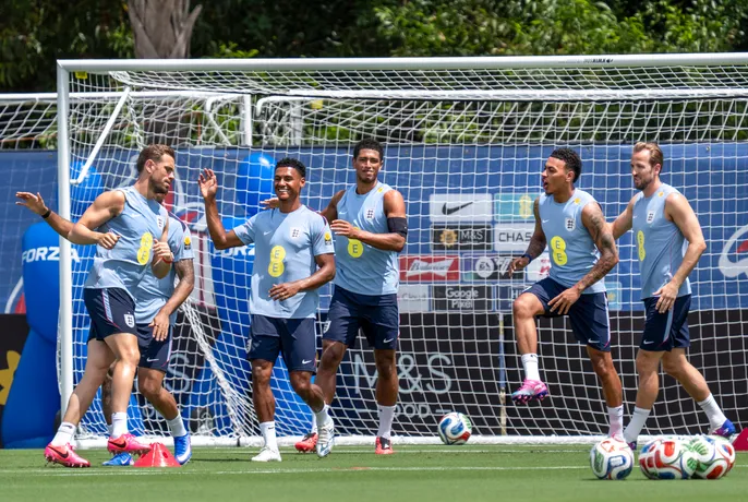 Inglaterra encerra treinos em Atlanta com ajustes na marcação para conter Messi em semifinal histórica