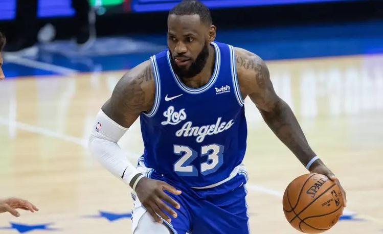 LeBron James acerta com o Philadelphia 76ers e disputará sua 24ª temporada na NBA