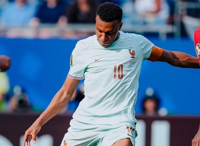 Mbappé marca em vitória da França e acirra disputa com Messi pelo topo da artilharia histórica das Copas