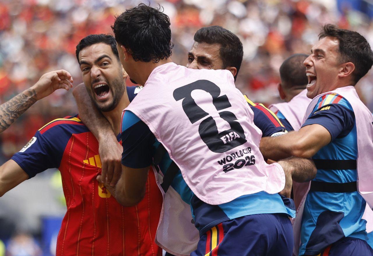 Mikel Merino marca no fim e Espanha vence a Bélgica para avançar à semifinal da Copa do Mundo