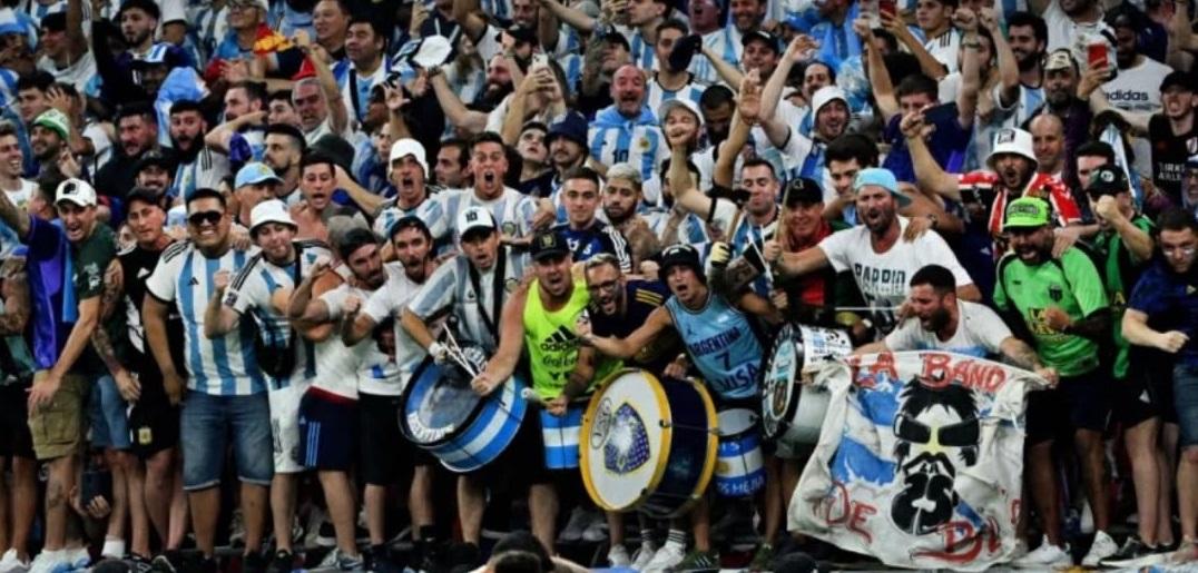Multidão de torcedores argentinos toma as ruas de Atlanta para decisão contra o Egito