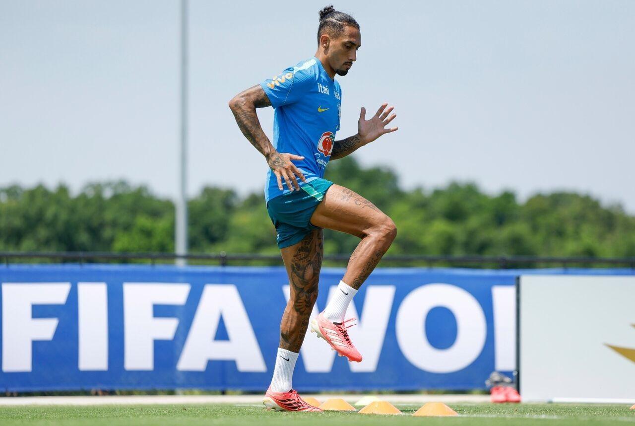 Raphinha avança em recuperação e deve ser relacionado para duelo do Brasil contra a Noruega