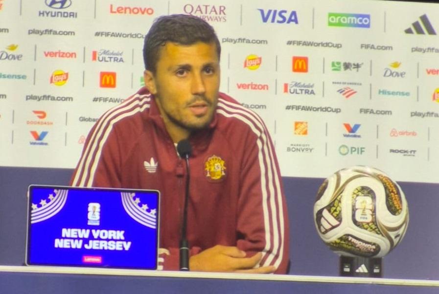 Rodri projeta batalha no meio-campo contra a Argentina e elogia inteligência tática de Messi antes da final