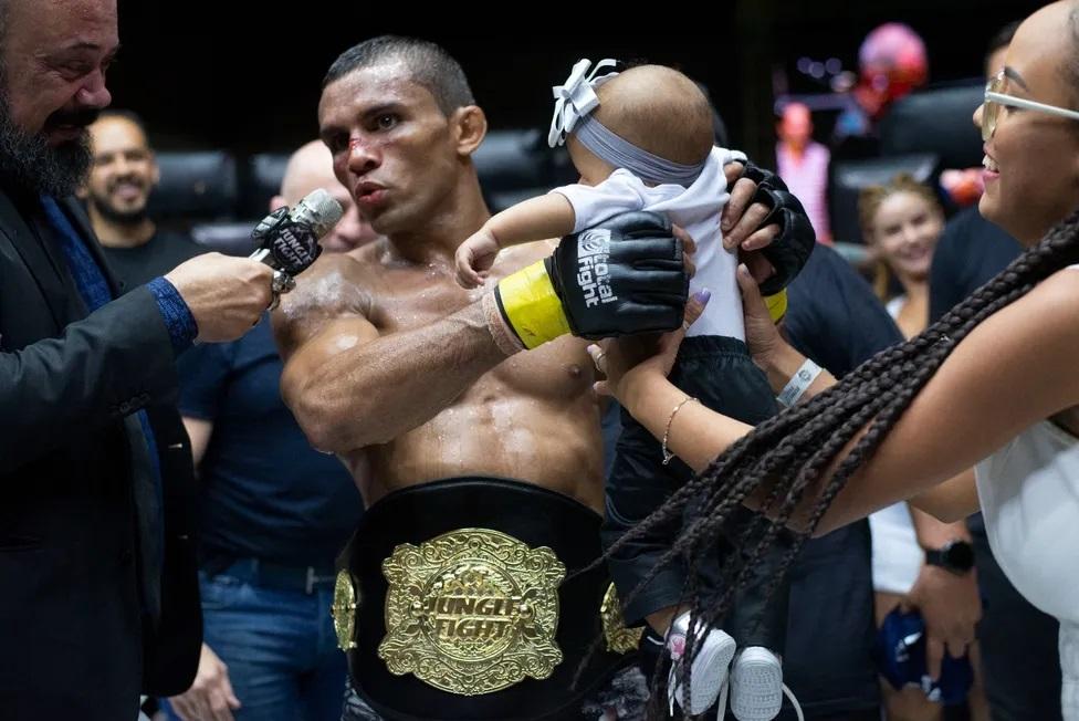 Tiago Pereira supera fraturas graves para cumprir promessa feita à filha e manter invencibilidade no MMA