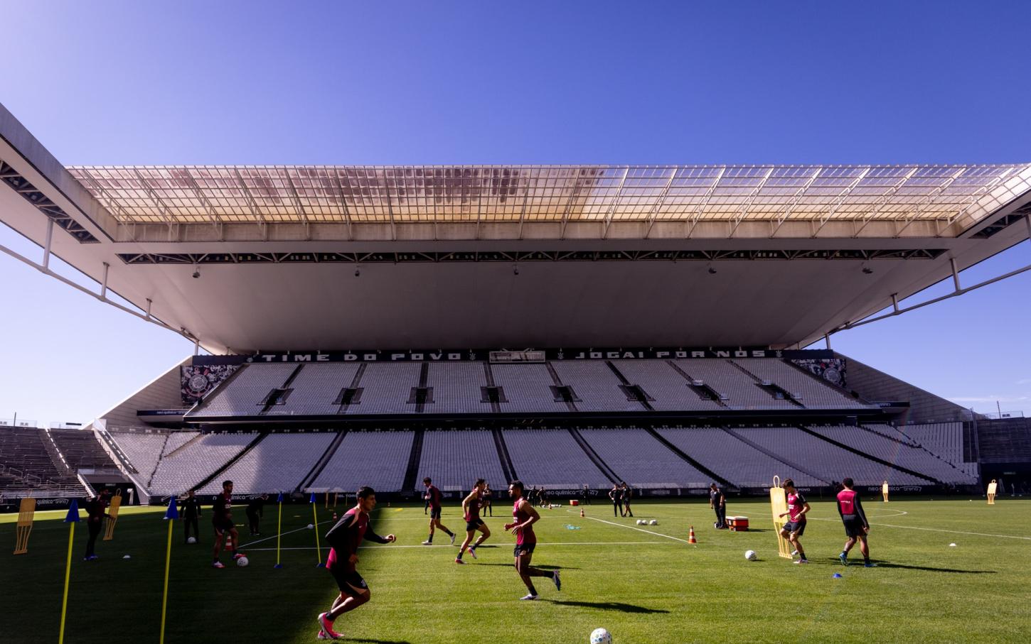 Timão treina na Neo Química Arena de olho na volta do Brasileirão