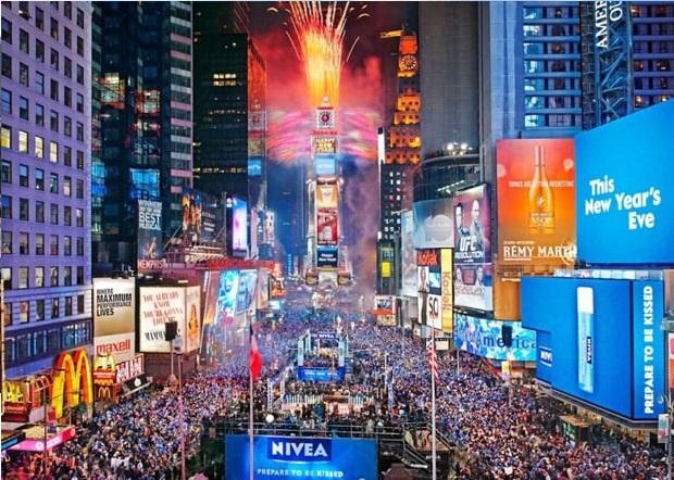 Times Square vira arena multicultural com reunião de torcidas na reta final da Copa do Mundo