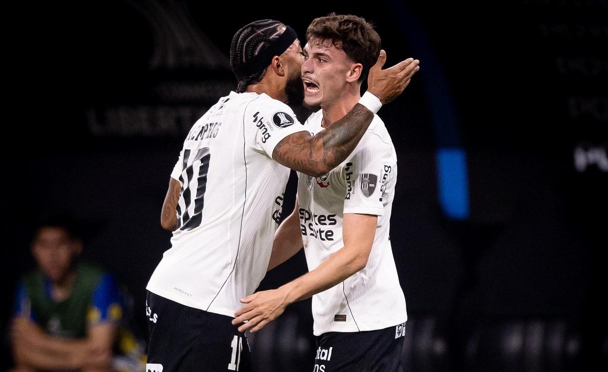 Corinthians supera expulsão, vence o Rosario Central na Neo Química Arena e avança na Libertadores