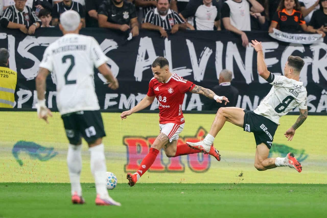 Corinthians vence o Internacional na Arena, mas é eliminado da Copa do Brasil no placar agregado