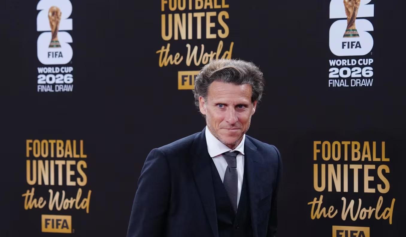 Diego Forlán assume os comandos das seleções principal e sub-20 do Uruguai