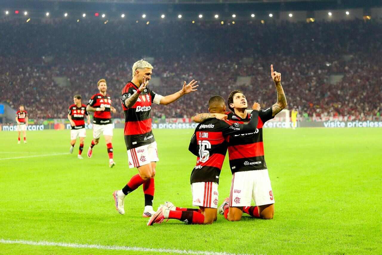 Flamengo vence o Cruzeiro no Maracanã e garante vaga nas quartas de final da Libertadores