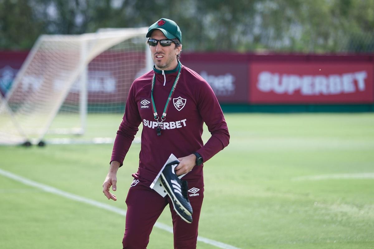 Fluminense demite o técnico Zubeldia