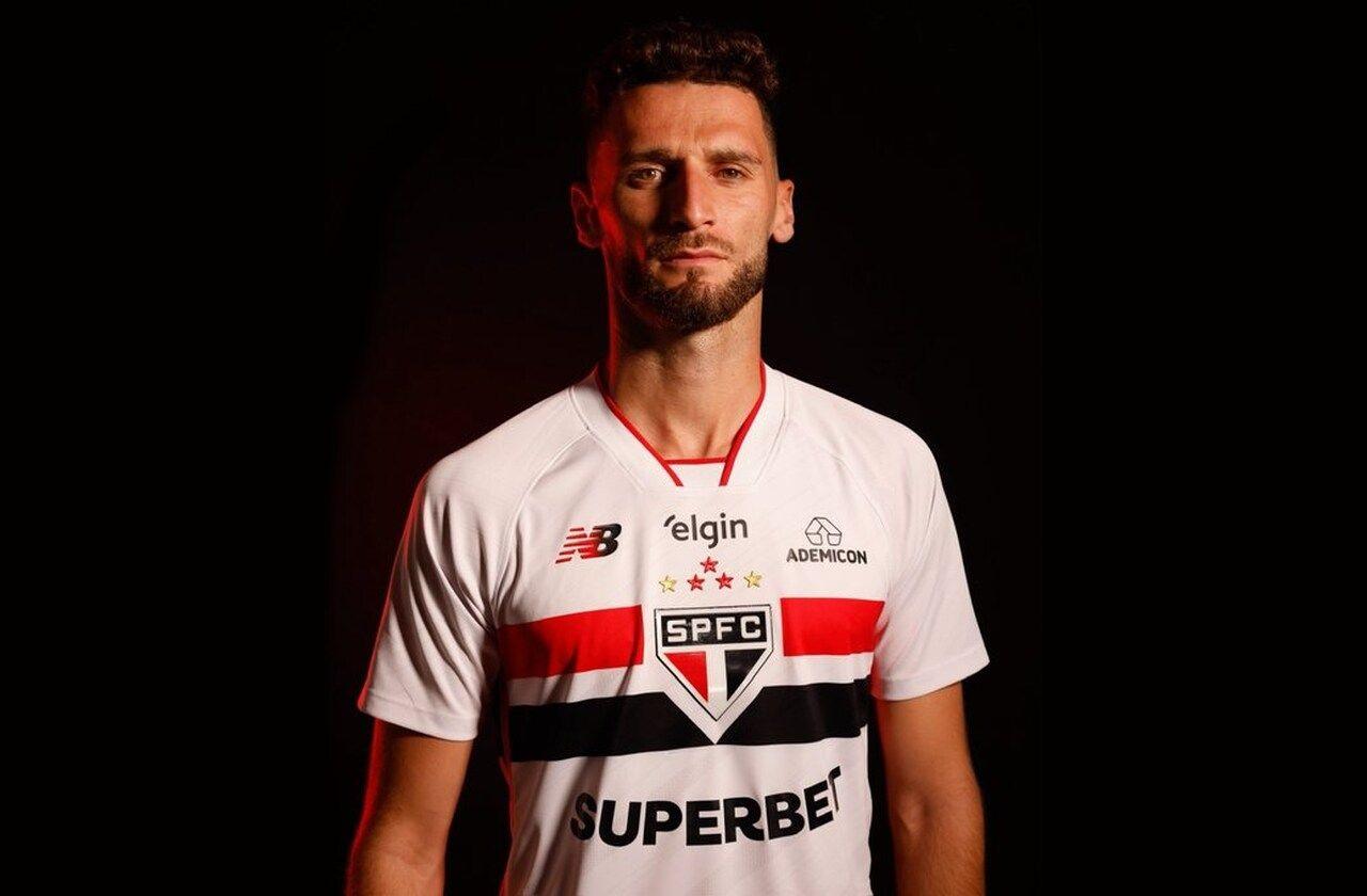 São Paulo quita dívida na Fifa, encerra punição e oficializa a contratação do zagueiro Domingos Duarte