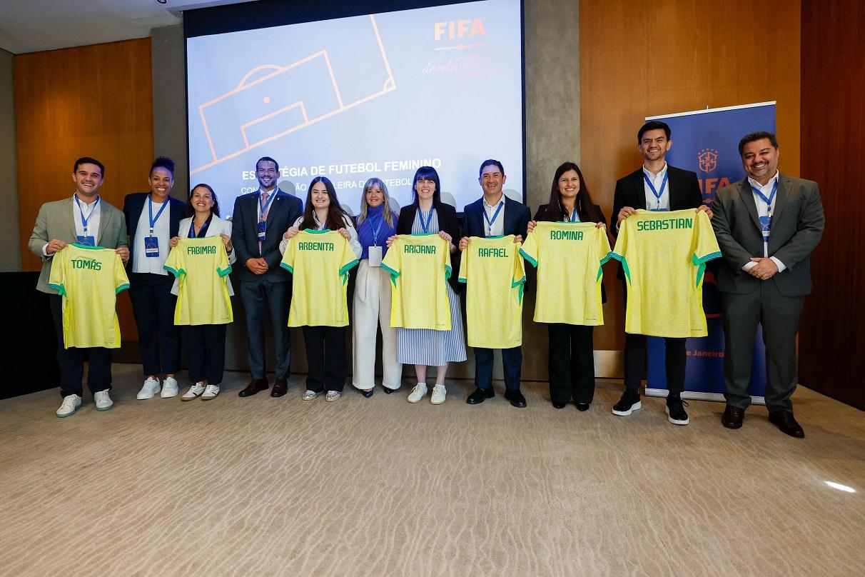 CBF desenvolve, com apoio da FIFA, estratégia para impulsionar futebol feminino no país