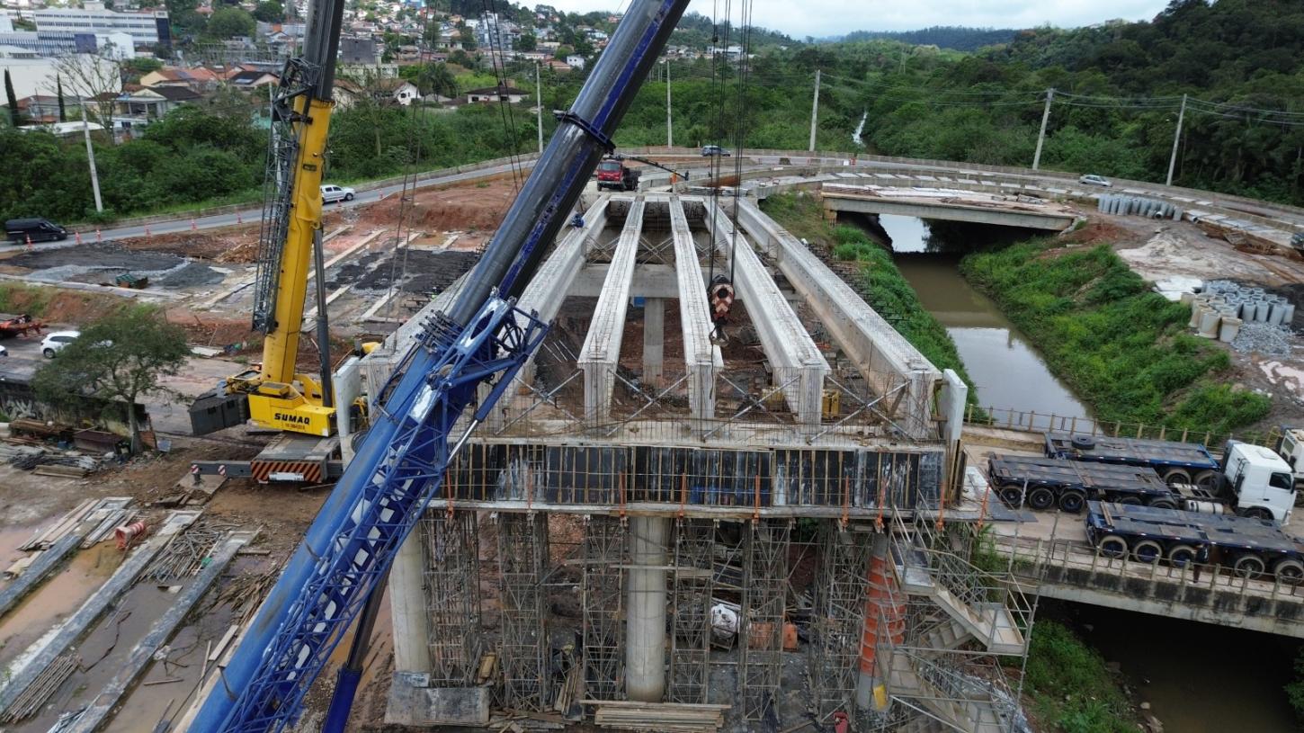 Prefeitura de Ribeirão Pires conclui içamento de vigas do Viaduto Estaiado antes do prazo previsto