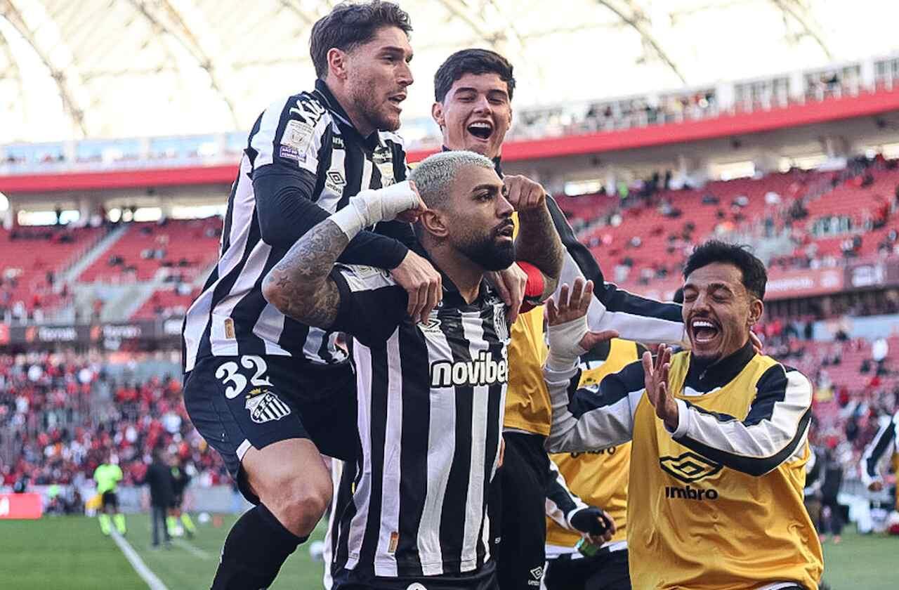 Santos vence o Internacional no Beira-Rio com dois gols de Gabigol e afunda rival no Z4