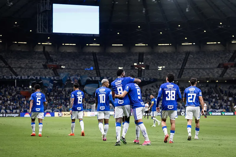 Cruzeiro vence o São Paulo por 2 a 0 no Mineirão e entra no G-4 do Campeonato Brasileiro