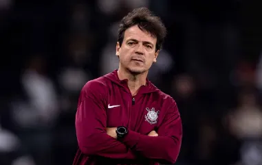Fernando Diniz deixa o comando do Corinthians após derrota para o Internacional no Brasileirão