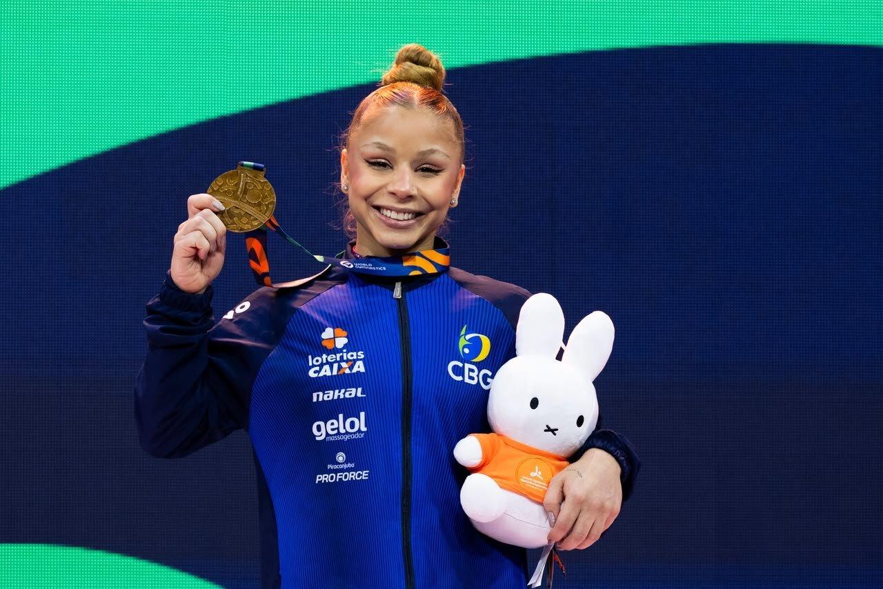 Flávia Saraiva brilha na trave e conquista bronze no Mundial de Ginástica Artística