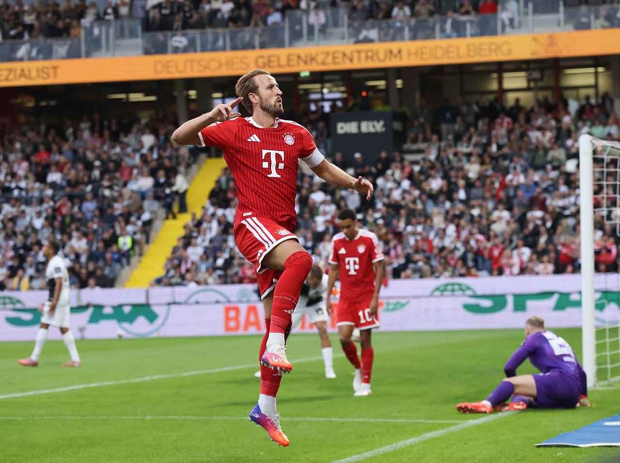 Harry Kane conquista o Troféu Gerd Müller na cerimônia da Bola de Ouro após marcar 73 gols na temporada