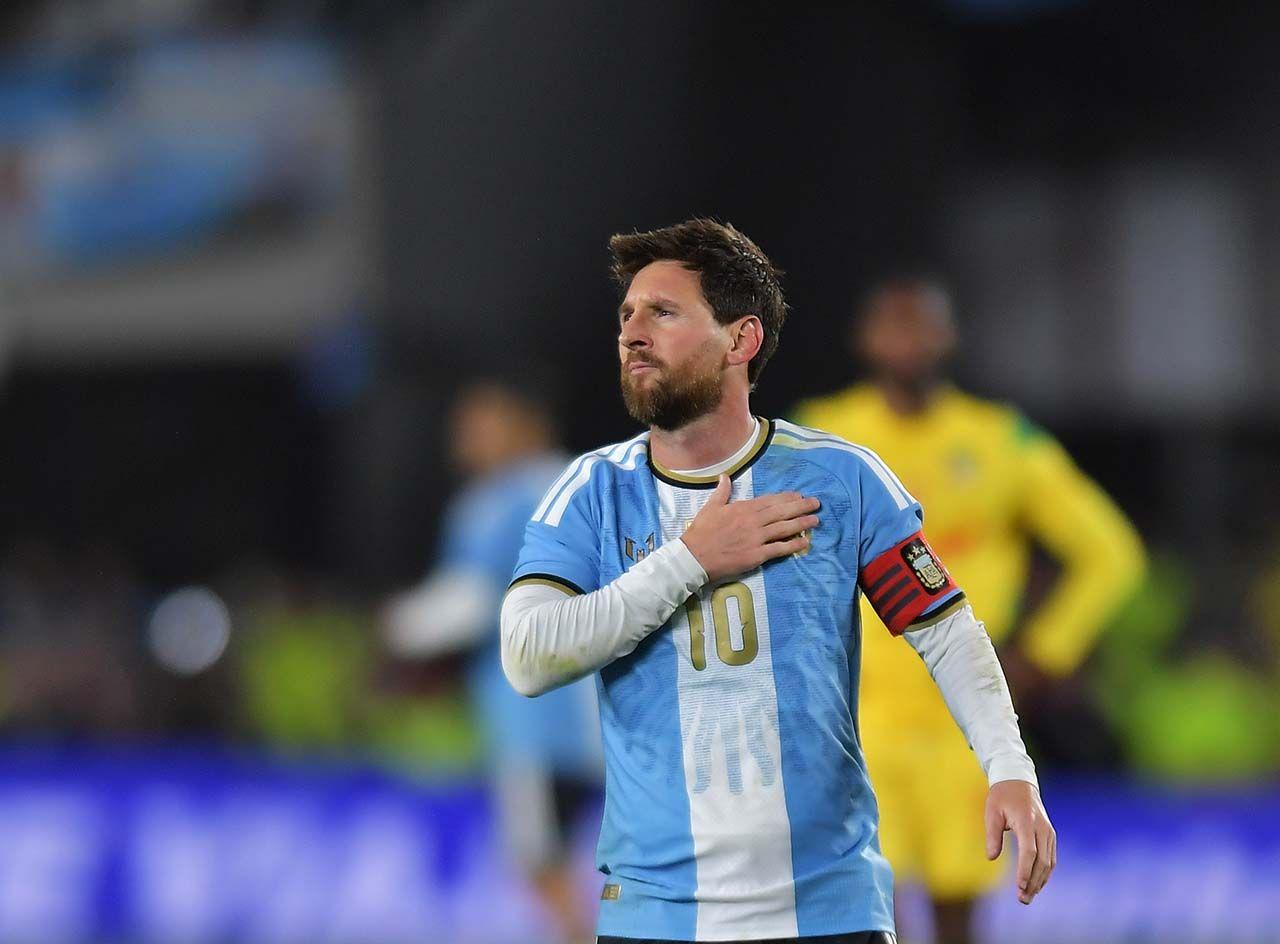 Messi se despede da Seleção Argentina com gol e assistências em vitória sobre Benin no Monumental