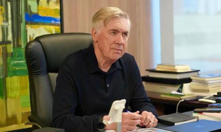 Ancelotti retorna ao Brasil e faz reunião com a Comissão Técnica