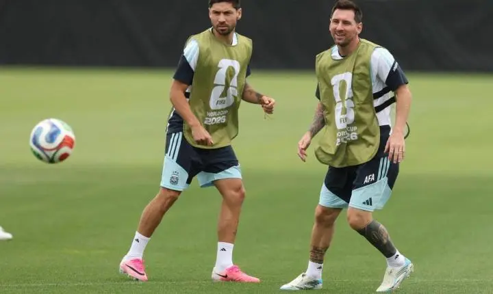 Argentina ajusta posicionamento tático e foca na consistência coletiva para duelo contra a Suíça