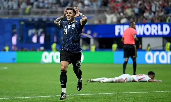 Argentina vira sobre a Inglaterra no fim, avança à final da Copa e decide o título contra a Espanha