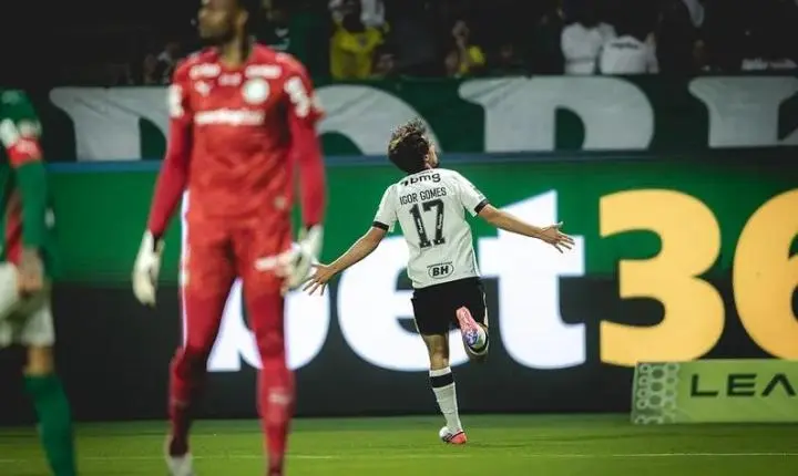 Atlético-MG vence o Palmeiras no Nubank Parque com falha de Carlos Miguel e encurta distância no Brasileirão