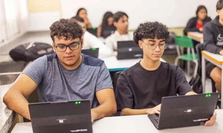 Bolsa de estágio para estudantes do ensino médio tem 2.565 vagas em São Paulo; confira o valor para cada curso