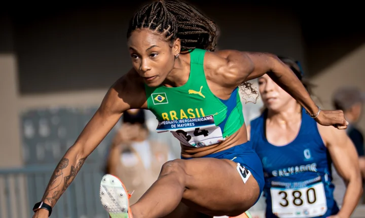 Brasil é campeão ibero-americano com três ouros de Ana Azevedo e pódio com recorde de Vitória Sena