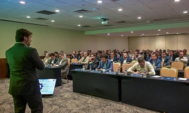 CBF e clubes aprovam redução do número de jogadores estrangeiros e novos horários de transmissão no futebol brasileiro