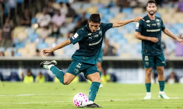 Com show de Savarino e hat-trick, Fluminense goleia o Coritiba por 4 a 0 no Maracanã e assume a terceira posição