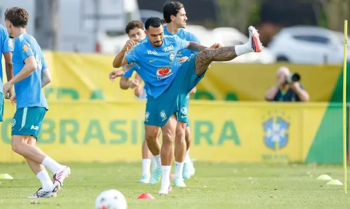 Confirmado como titular por Ancelotti, Matheuzinho projeta estreia na Seleção Brasileira diante da Austrália