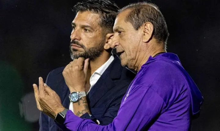 Corinthians consulta Luis Zubeldía, mas técnico prioriza descanso e mantém Ramón Díaz no radar para o cargo