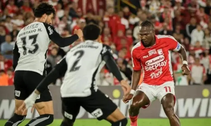 Corinthians empata com Santa Fe nos acréscimos e mantém liderança no Grupo E da Libertadores