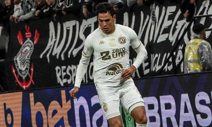 Corinthians sofre virada da lanterna Chapecoense na Neo Química Arena e amarga quarta derrota seguida