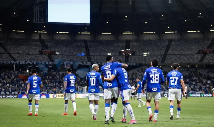 Cruzeiro vence o São Paulo por 2 a 0 no Mineirão e entra no G-4 do Campeonato Brasileiro