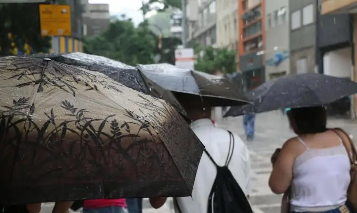 Defesa Civil alerta para chegada de frente fria com chuva e queda nas temperaturas em São Paulo