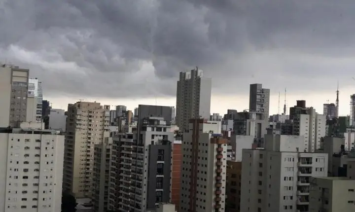 Defesa Civil alerta para chegada de frente fria com chuva e rajadas de vento no Estado de São Paulo