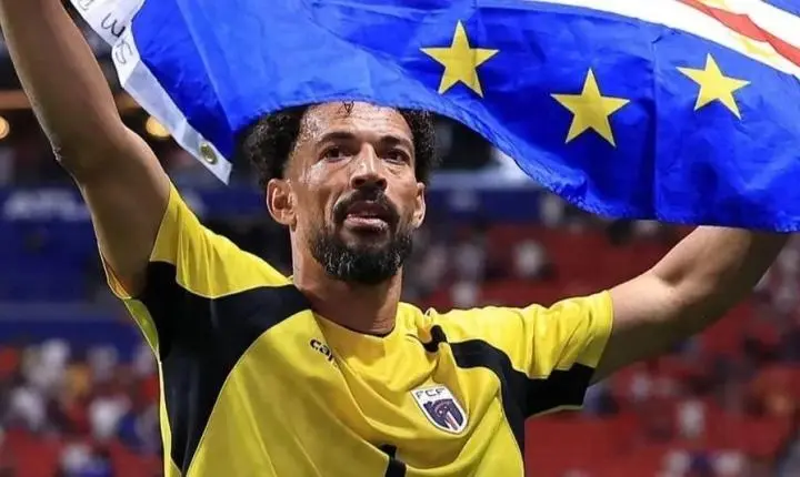 Destaque da Copa do Mundo, goleiro Vozinha negocia transferência para o Colo-Colo