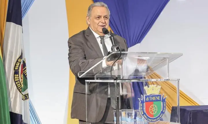 Doutor Seraphim parabeniza servidores públicos de São Caetano