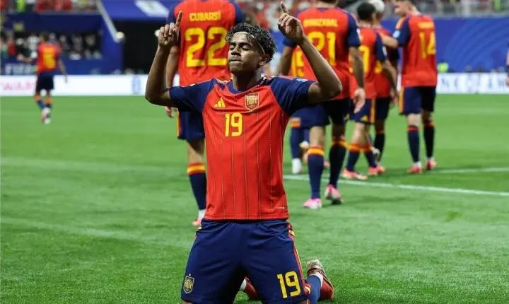 Espanha goleia a Arábia Saudita e encaminha a classificação