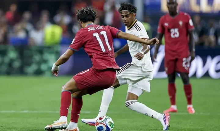 Espanha vence Portugal nos acréscimos com gol de Merino e avança às quartas de final da Copa