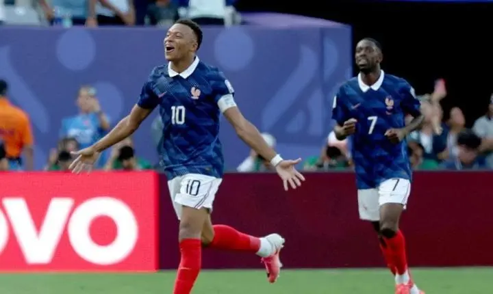 França domina Suécia, vence por 3 a 0 com show de Mbappé e avança às oitavas de final da Copa do Mundo