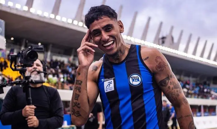 Gabriel Garcia é campeão dos 100 m no Troféu Brasil e comemora com os ídolos do atletismo