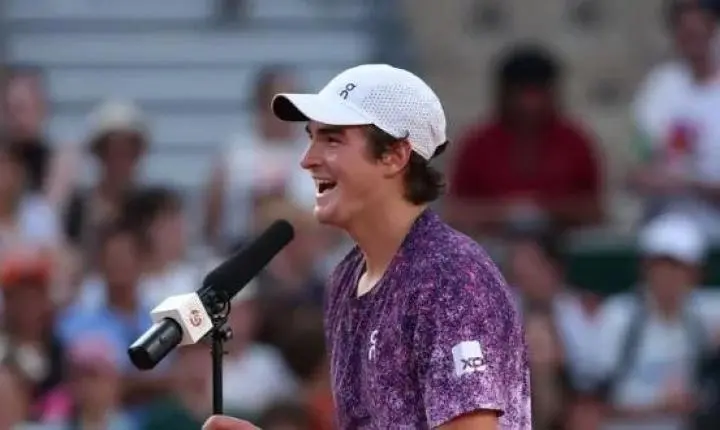 João Fonseca supera Casper Ruud e recoloca o Brasil nas quartas de final de Roland Garros após 22 anos