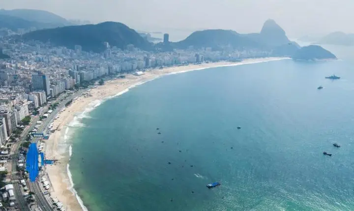 Jogos Olímpicos com etapa da Copa do Mundo de Triathlon na Praia de Copacabana