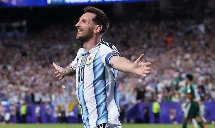Lionel Messi brilha com hat-trick, quebra recordes históricos e comanda vitória da Argentina na Copa do Mundo