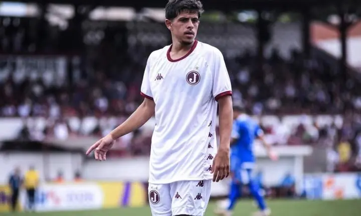 Meia mauaense celebra título da Série A-2 com o Juventus e acesso após 21 anos