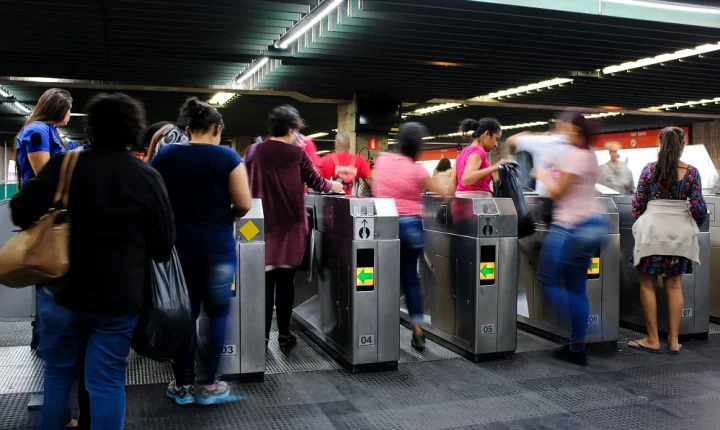 Metrô tem reforço operacional para o jogo do Brasil